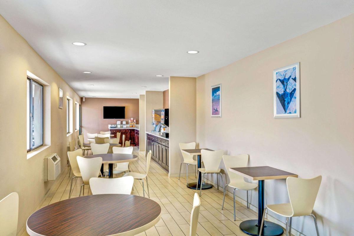 Super 8 by Wyndham Las Vegas Nellis AFB Area - image 5
