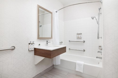Holiday Inn Express Las Vegas South an IHG Hotel - image 12