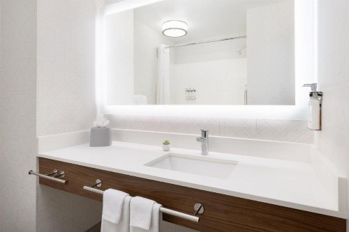 Holiday Inn Express Las Vegas South an IHG Hotel - image 13