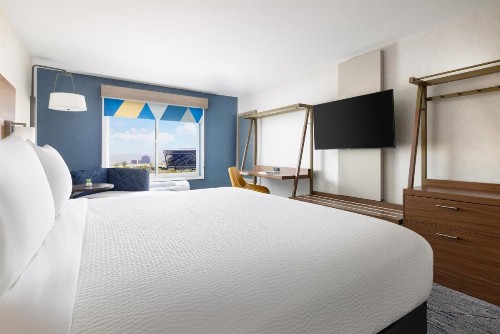 Holiday Inn Express Las Vegas South an IHG Hotel - image 2