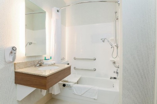 Holiday Inn Express Las Vegas South an IHG Hotel - image 25