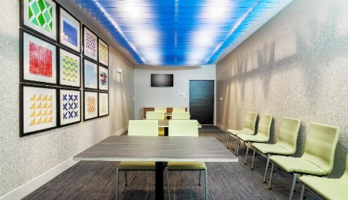 Holiday Inn Express Las Vegas South an IHG Hotel - image 44