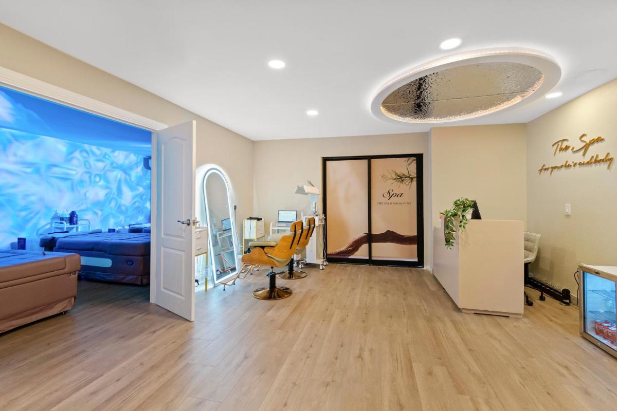 Serene Vegas Boutique Hotel - image 2