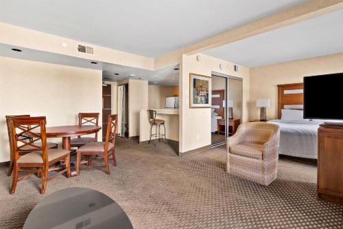 The Carriage House - image 23