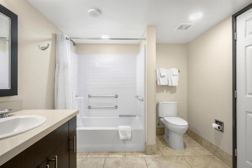 The Carriage House - image 35