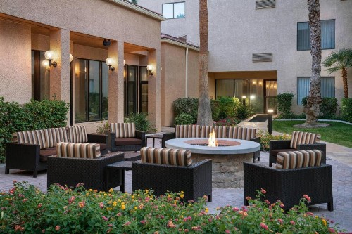 Courtyard by Marriott Las Vegas Convention Center - image 24