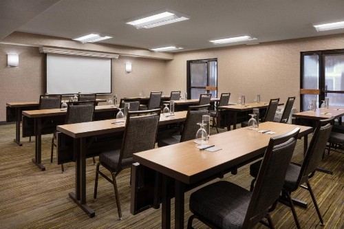 Courtyard by Marriott Las Vegas Convention Center - image 26