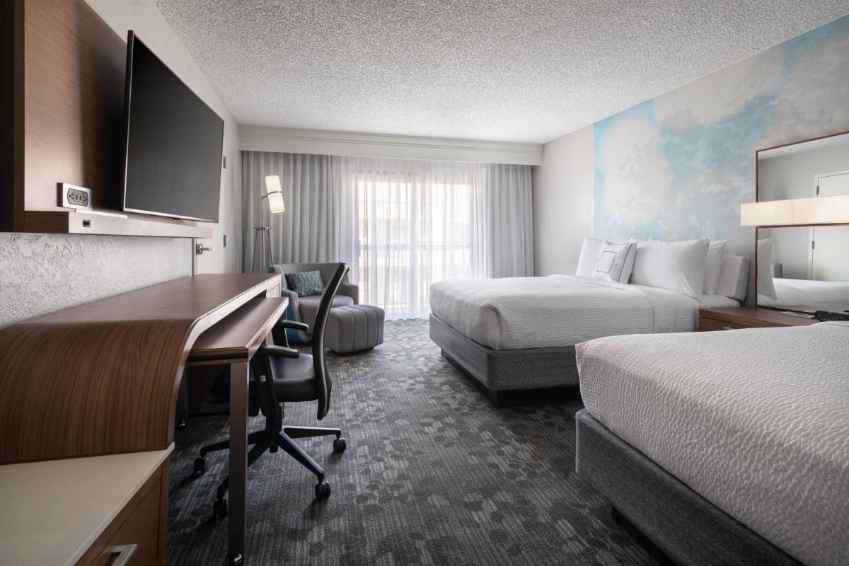 Courtyard by Marriott Las Vegas Convention Center - image 5