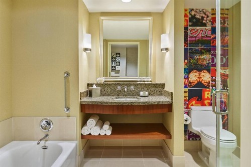 Renaissance Las Vegas Hotel - image 22