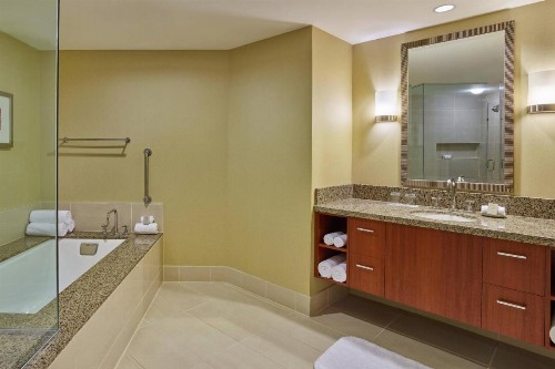 Renaissance Las Vegas Hotel - image 3