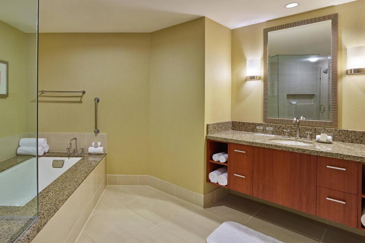 Renaissance Las Vegas Hotel - image 3