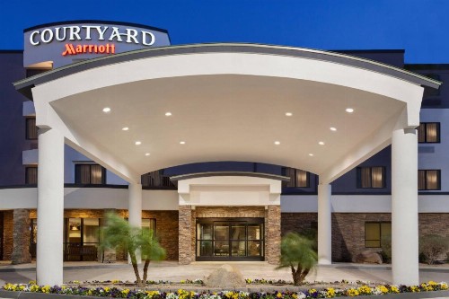 Courtyard Las Vegas South - image 36