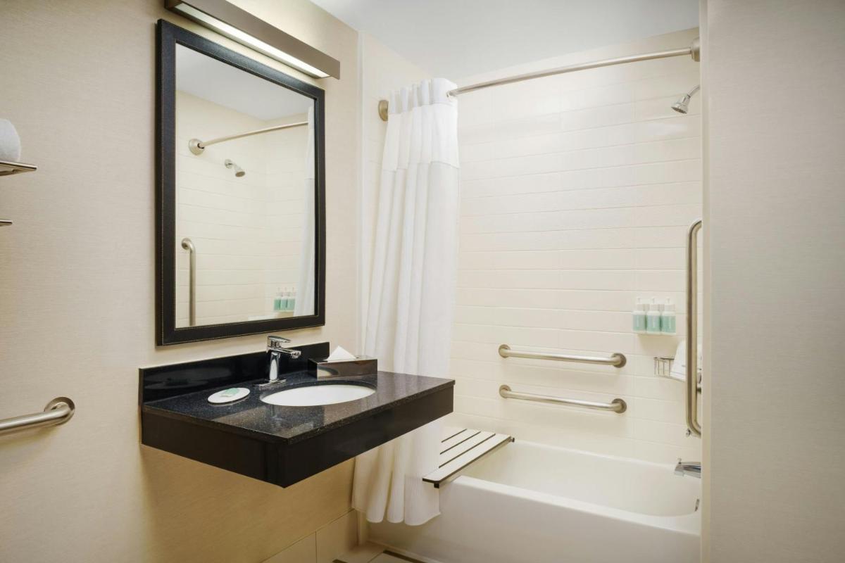Fairfield Inn & Suites Vegas South - image 3