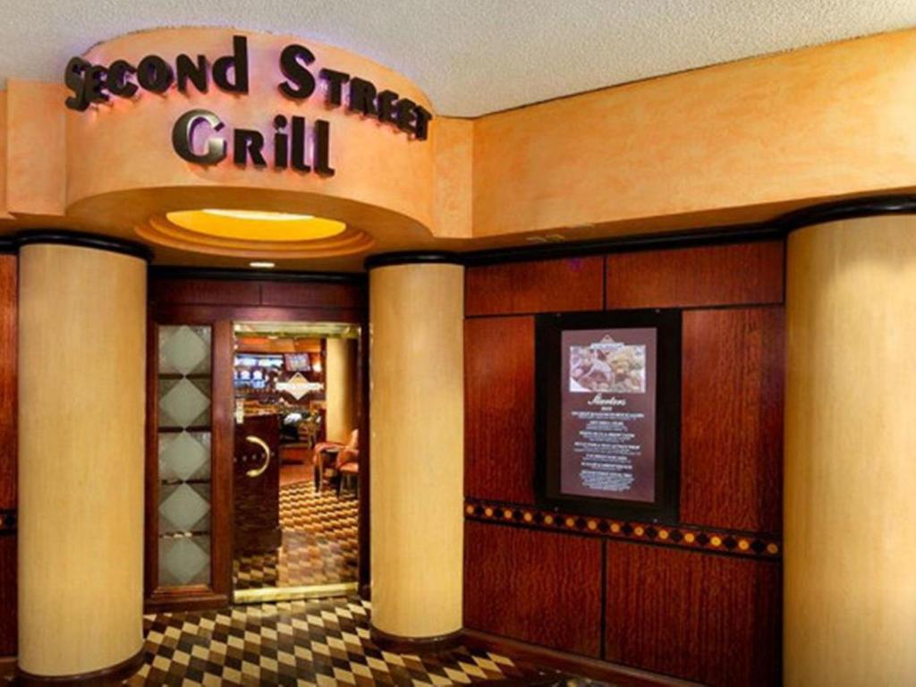 Fremont Hotel And Casino - image 5