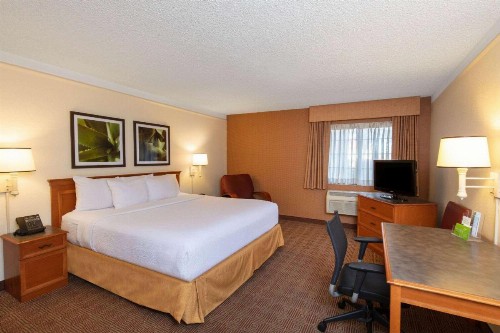La Quinta by Wyndham Las Vegas Airport N Conv. - image 9