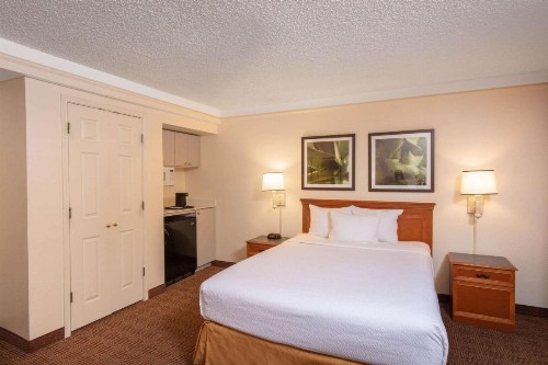 La Quinta by Wyndham Las Vegas Airport N Conv. - image 7