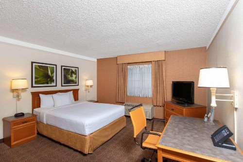 La Quinta by Wyndham Las Vegas Airport N Conv. - image 8