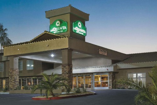 La Quinta Inn & Suites by Wyndham LV Tropicana Stadium - image 7