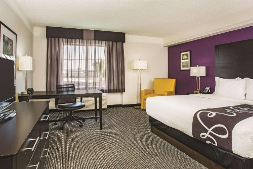 La Quinta by Wyndham Las Vegas Summerlin Tech - image 13