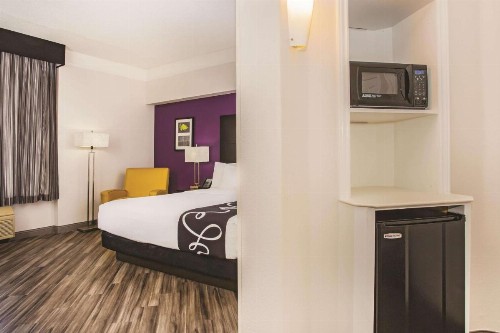 La Quinta by Wyndham Las Vegas Summerlin Tech - image 14