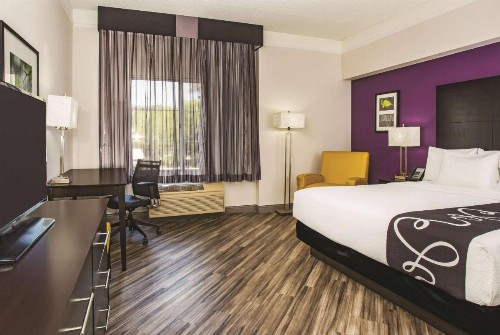 La Quinta by Wyndham Las Vegas Summerlin Tech - image 16