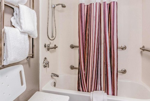 La Quinta by Wyndham Las Vegas Summerlin Tech - image 19