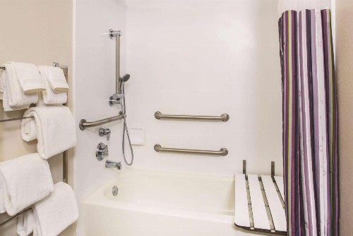 La Quinta by Wyndham Las Vegas Summerlin Tech - image 23