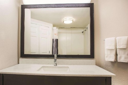 La Quinta by Wyndham Las Vegas Summerlin Tech - image 25