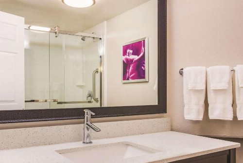 La Quinta by Wyndham Las Vegas Summerlin Tech - image 27