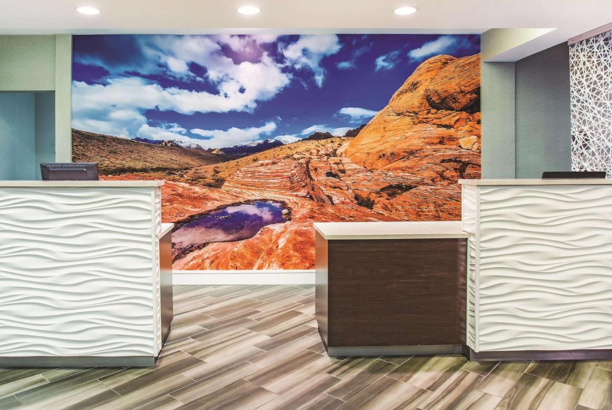 La Quinta by Wyndham Las Vegas Summerlin Tech - image 4