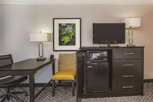 La Quinta by Wyndham Las Vegas Summerlin Tech - image 8
