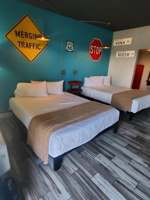 Desert Hills Motel - main image
