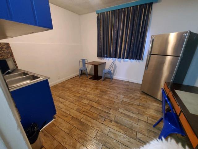 Desert Hills Motel - image 2