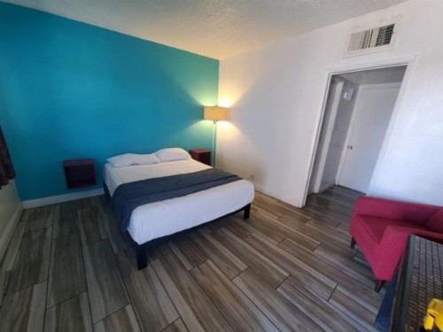 Desert Hills Motel - image 20