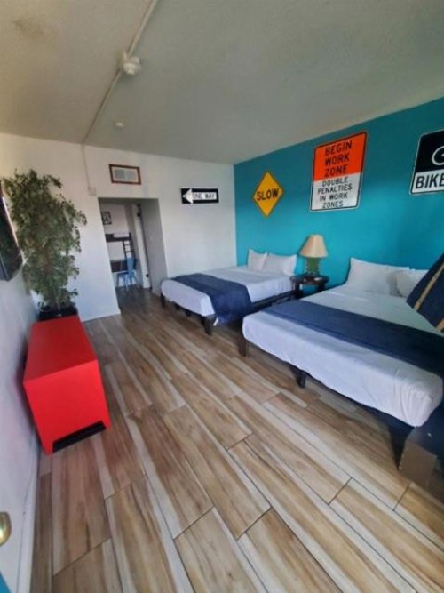 Desert Hills Motel - image 29