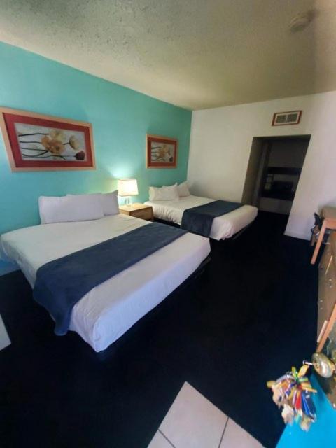 Desert Hills Motel - image 3