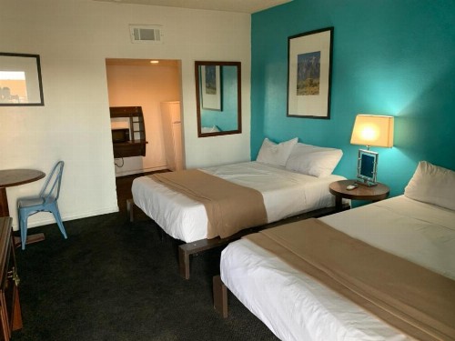 Desert Hills Motel - image 36