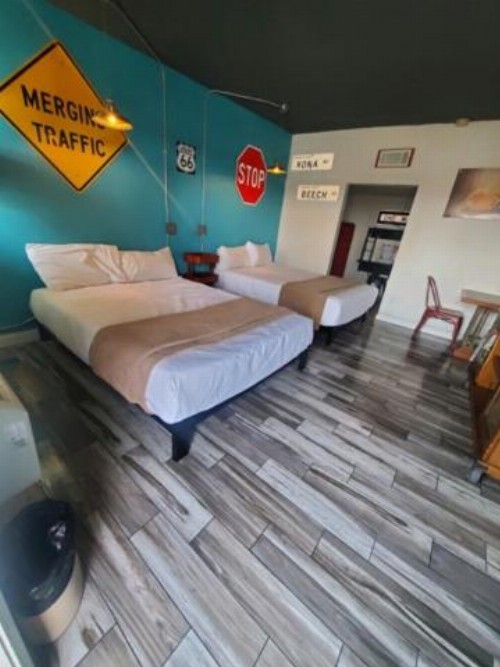 Desert Hills Motel - image 42
