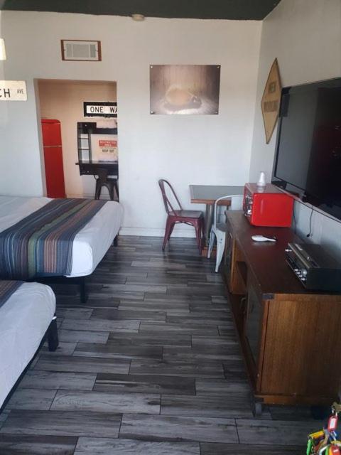 Desert Hills Motel - image 5