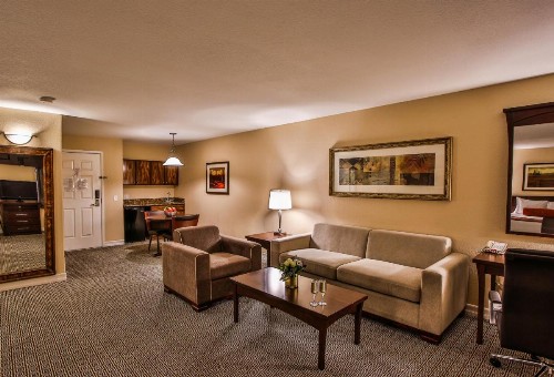Tuscany Suites & Casino - image 3