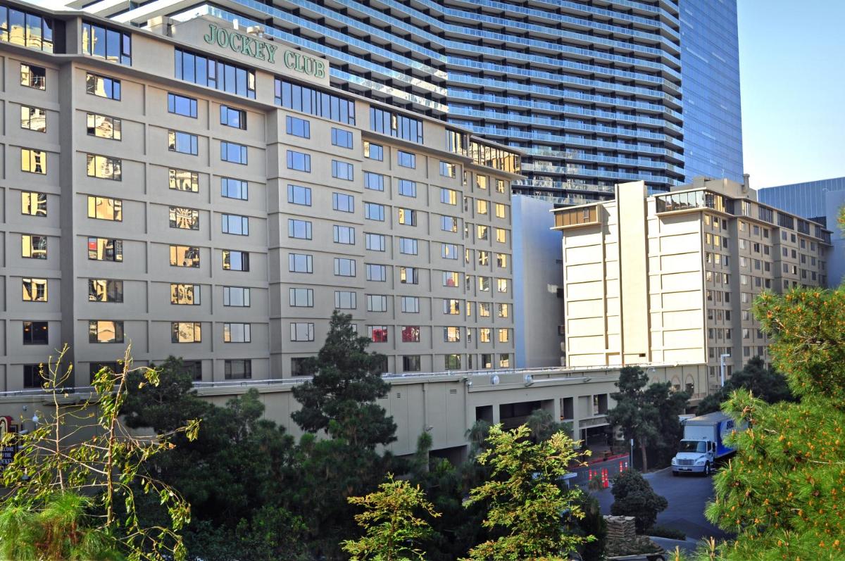 Jockey Club Suites - image 2