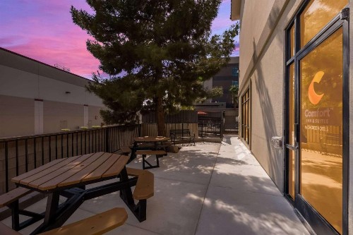 Comfort Inn & Suites Las Vegas - Nellis - image 10