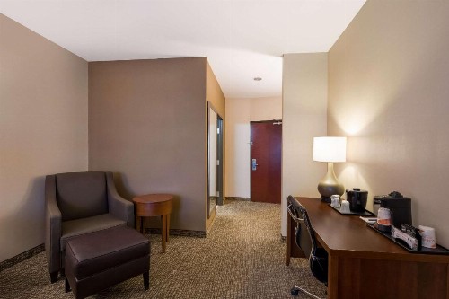 Comfort Inn & Suites Las Vegas - Nellis - image 21