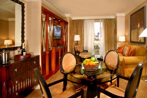 Luxury Suites International at The Signature - image 12