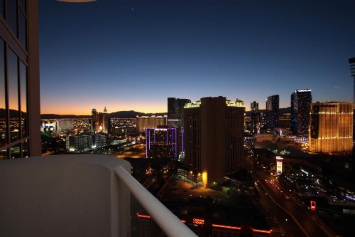 Luxury Suites International at The Signature - image 13