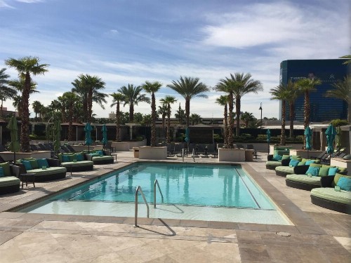 Luxury Suites International at The Signature - image 19