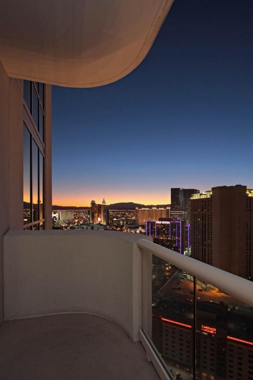 Luxury Suites International at The Signature - image 24