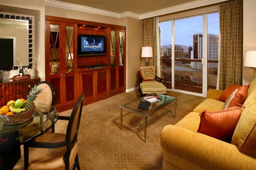 Luxury Suites International at The Signature - image 30
