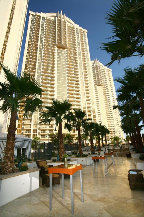 Luxury Suites International at The Signature - image 31