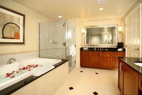 Luxury Suites International at The Signature - image 40